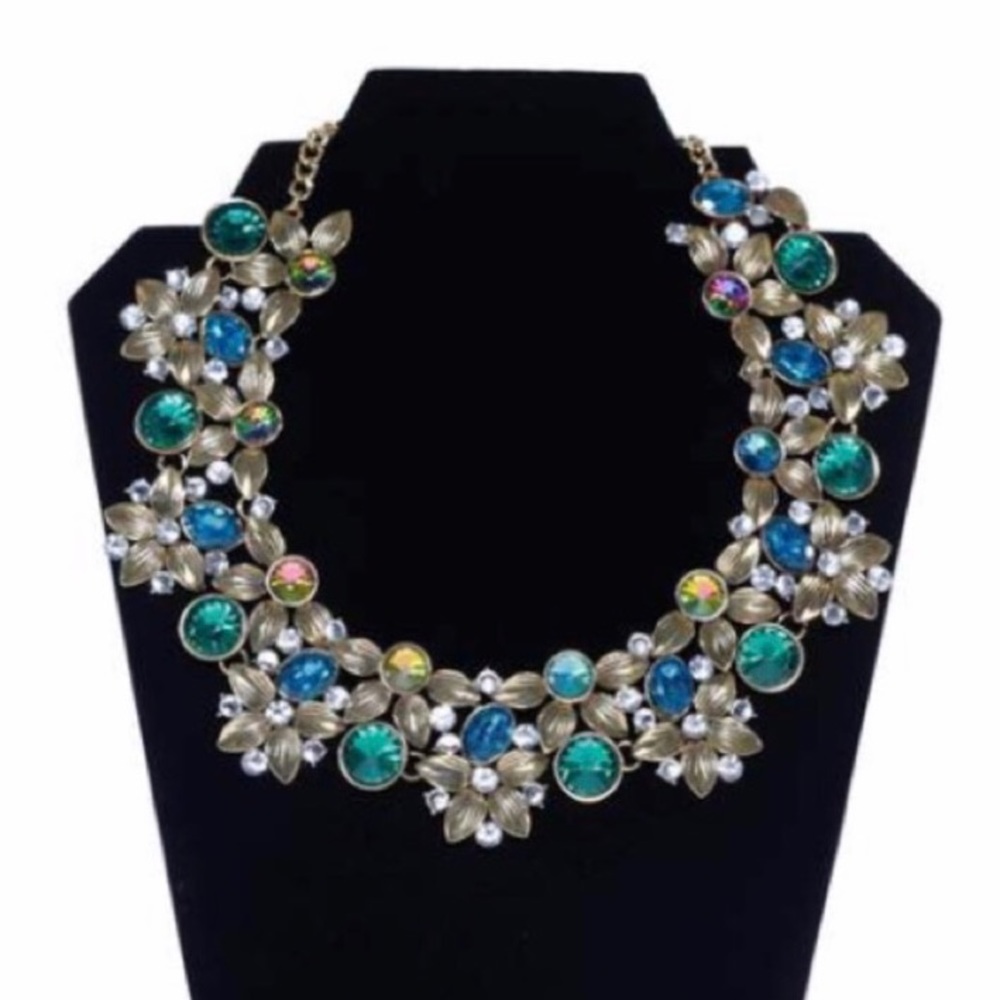 Stunning Statement Necklace - image 1